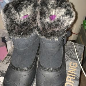 North face Woman’s Chilkat Winter Boots Size 7.5